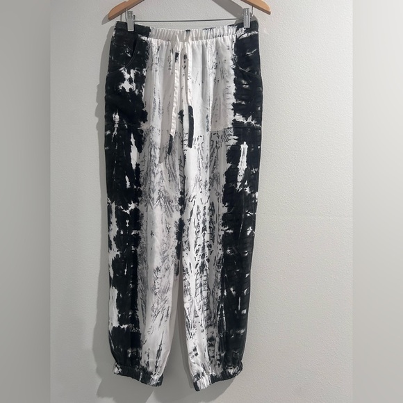 R.G.Kane Pants - RG Kane Tie-Dye Jogger Pants
Black/White Size L